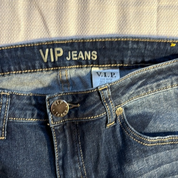 2/$30 VIP Distressed Rip 5 Pocket Jeans Size 11/12 - Picture 2 of 9